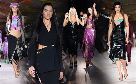 versace sfilata primavera estate 2022|Versace sfilata primavera estate 2022: Dua Lipa sfila .